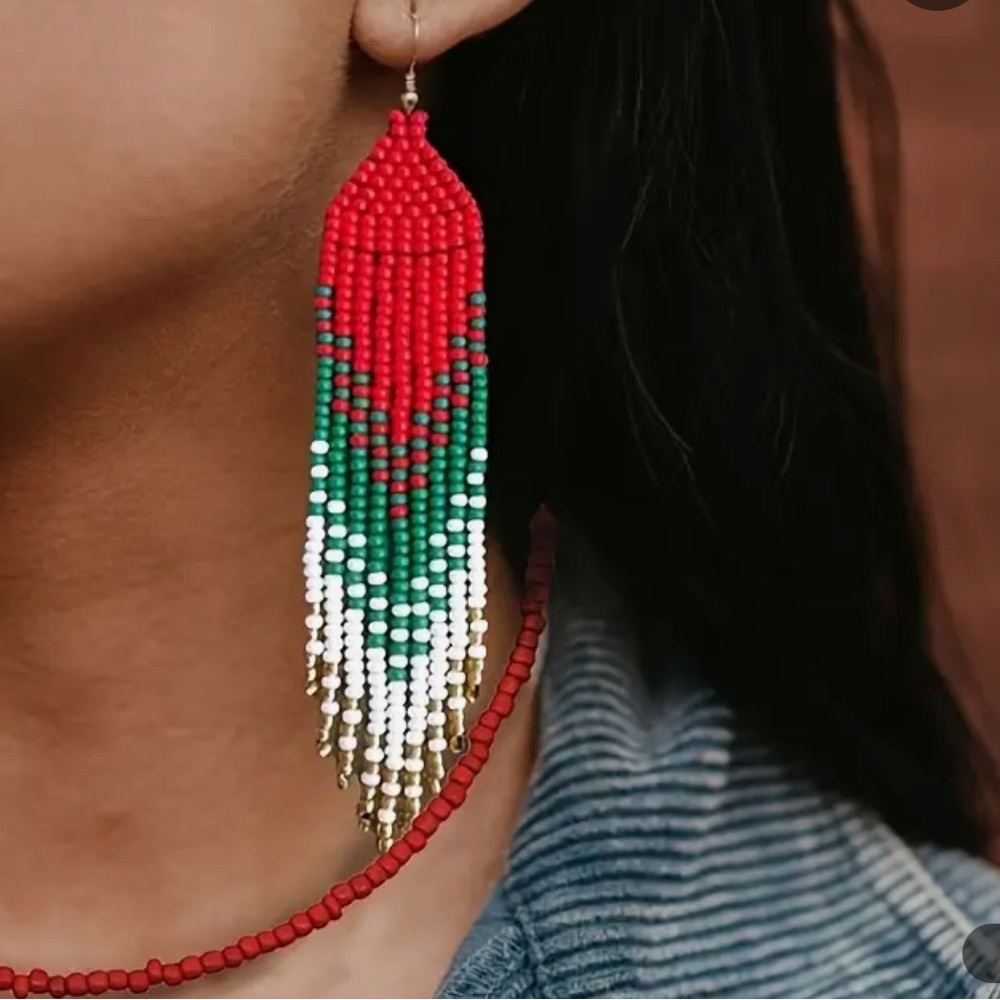 NWT CHRISTMAS RED SND GREEN BOHEMIAN STYLE EARRINGS